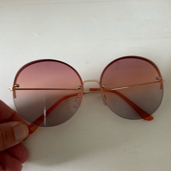 Funky Shades - Picture 2 of 4